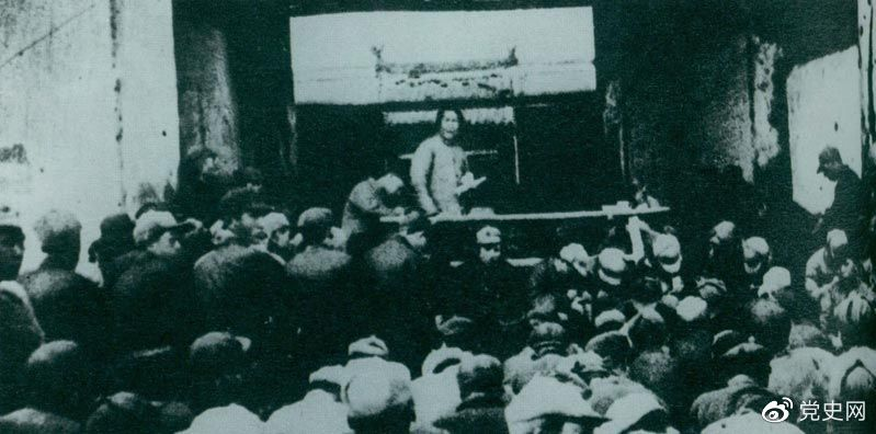 1935年12月27日，毛澤東在陜北瓦窯堡黨的活動(dòng)分子會(huì)議上作《論反對(duì)日本帝國(guó)主義的策略》報(bào)告。